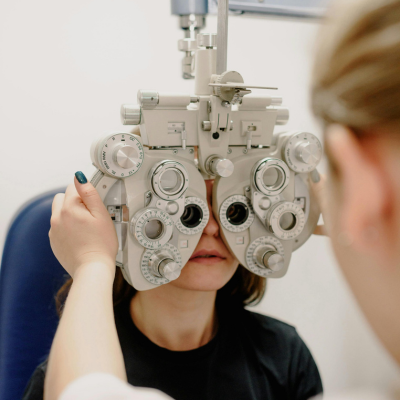 A close-up image of an eye under examination by an eye doctor – illustrating what diseases can affect the eye | clickshopfy.in